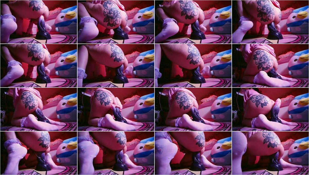 Playing with dildos Part 2 – Sexy trans