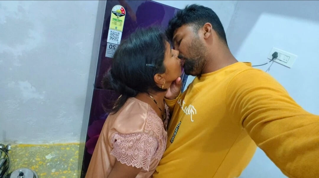 Indian sex – Bhabhi aaur bhabhi ke husband ka dost sexy video –  bhabhi ke ghar mein uska pati dost a Gaya – hot story movie in hindi.