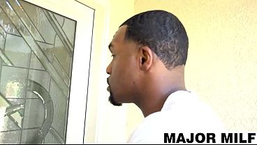Makayla Cox Sucks Rome Major’s Cock Then Spreads Wide For Doggy Sex!