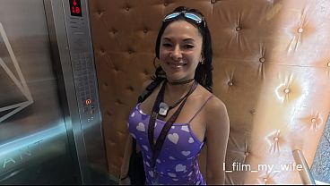 Llevo a mi esposa puta a un cine porno con muchos desconocidos, gangbang, blowbang, bukkake y anal creampie